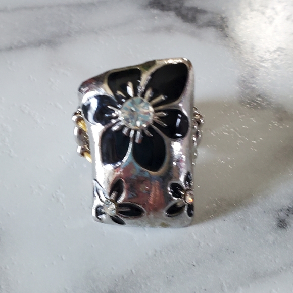 Silver Tone Adjustable Band Ring with Black Flowers & Rhinestones 💥3 for $24💥 - Picture 3 of 13